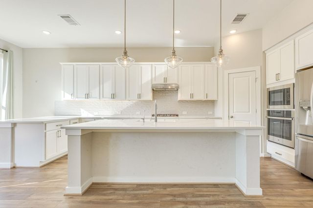 7717 Pace Ravine DR, Lago Vista, TX 78645