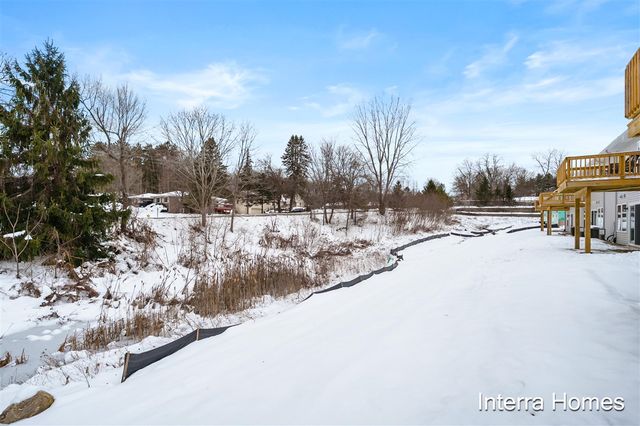 1533 N Village Circle, Kalamazoo, MI 49009