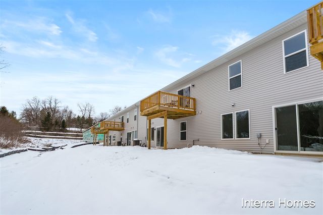 1533 N Village Circle, Kalamazoo, MI 49009