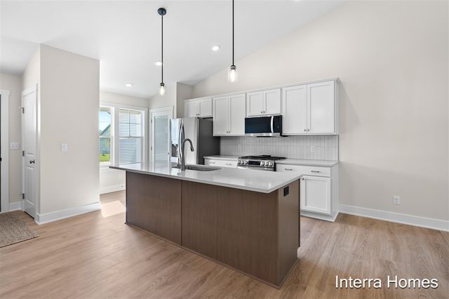 1533 N Village Circle, Kalamazoo, MI 49009