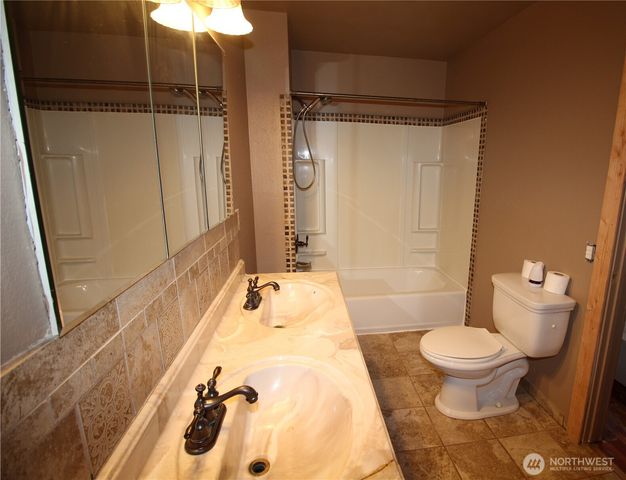 31 E Mox Chehalis Road, Mccleary, WA 98557