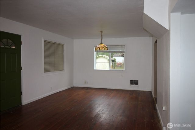 31 E Mox Chehalis Road, Mccleary, WA 98557