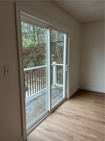 304 Front Street 2R, Lincoln, RI 02865