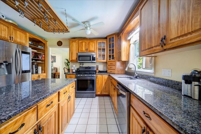 29 Hillview Drive, Poughkeepsie, NY 12603