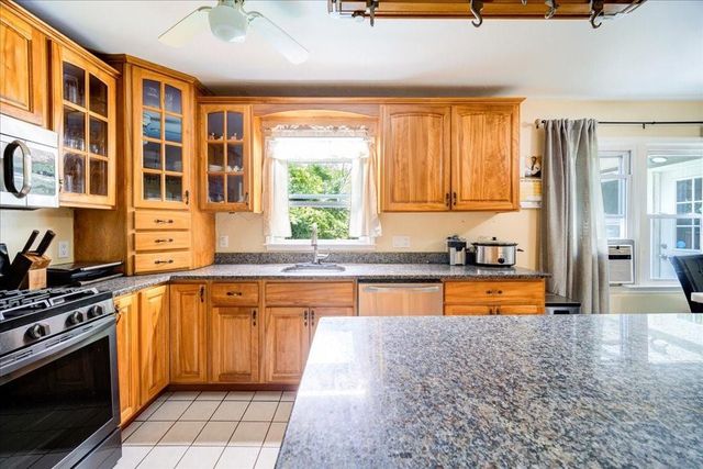 29 Hillview Drive, Poughkeepsie, NY 12603