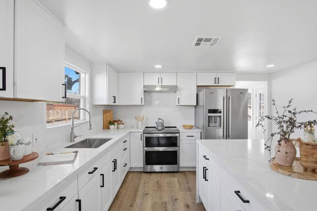 2521 East Ave, Turlock, CA 95380