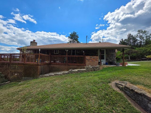 220 Leon Boulevard, Williamstown, KY 41097