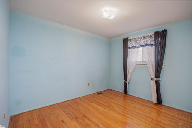 930 Elmsford Drive, Clawson, MI 48017