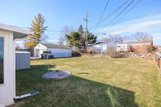 930 Elmsford Drive, Clawson, MI 48017