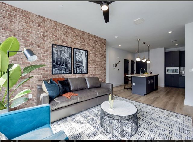 303 31st Ave N Apt 203, Nashville, TN 37203