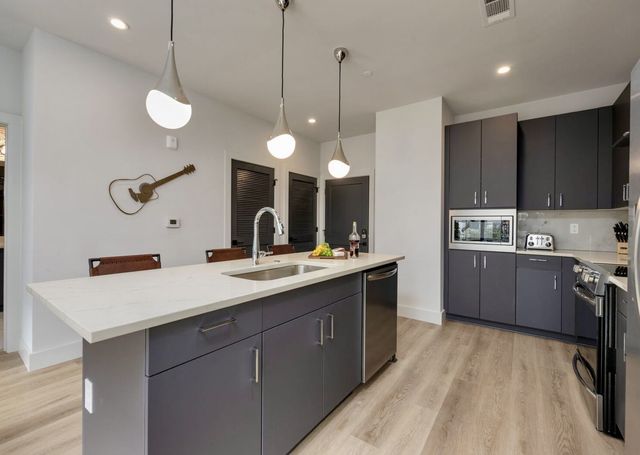 303 31st Ave N Apt 203, Nashville, TN 37203