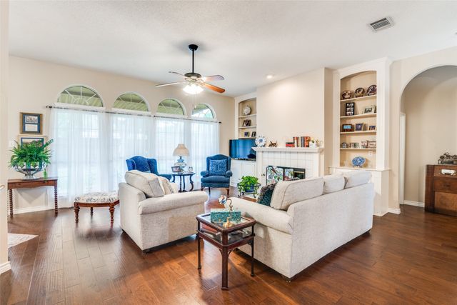 8706 Brookhollow Drive, Rowlett, TX 75089
