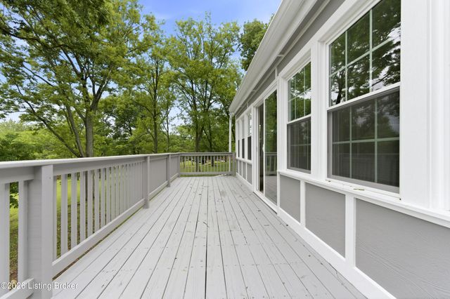 824 N Pope Lick Rd, Louisville, KY 40243