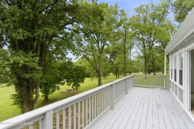 824 N Pope Lick Rd, Louisville, KY 40243