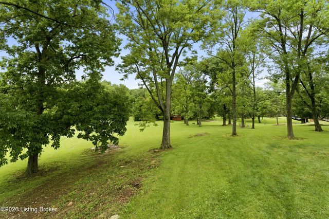 824 N Pope Lick Rd, Louisville, KY 40243