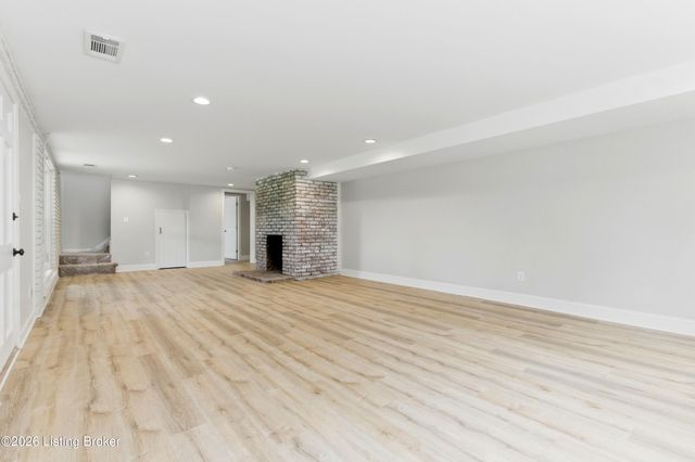 824 N Pope Lick Rd, Louisville, KY 40243