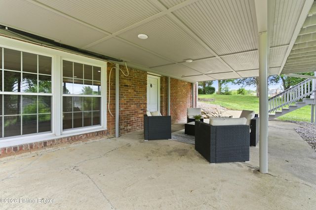 824 N Pope Lick Rd, Louisville, KY 40243