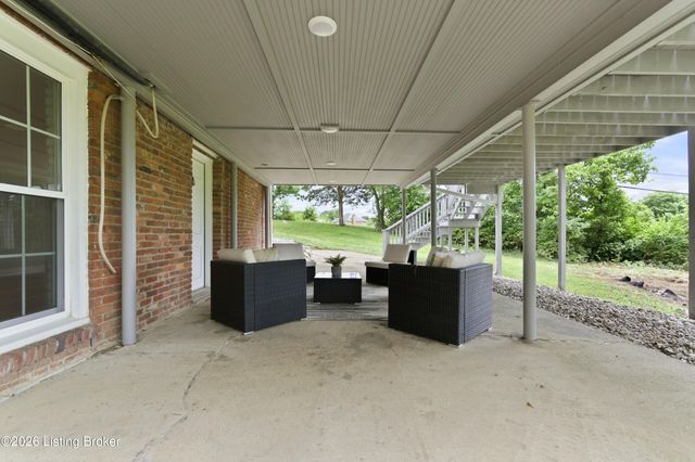 824 N Pope Lick Rd, Louisville, KY 40243