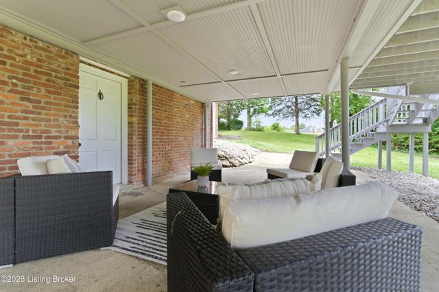824 N Pope Lick Rd, Louisville, KY 40243