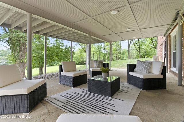 824 N Pope Lick Rd, Louisville, KY 40243