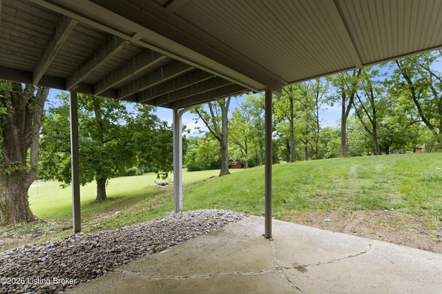 824 N Pope Lick Rd, Louisville, KY 40243