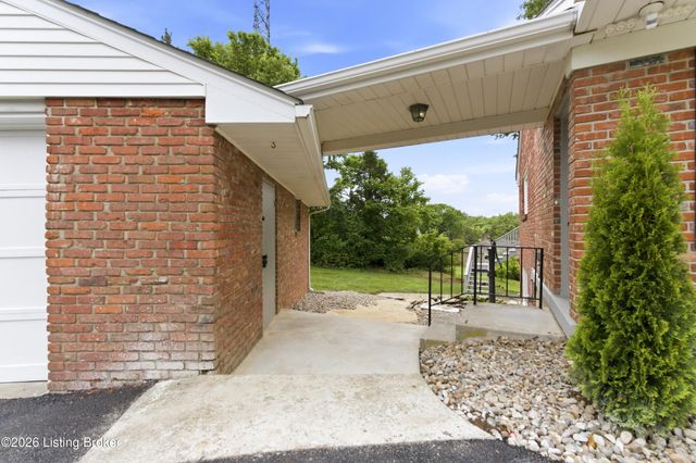 824 N Pope Lick Rd, Louisville, KY 40243