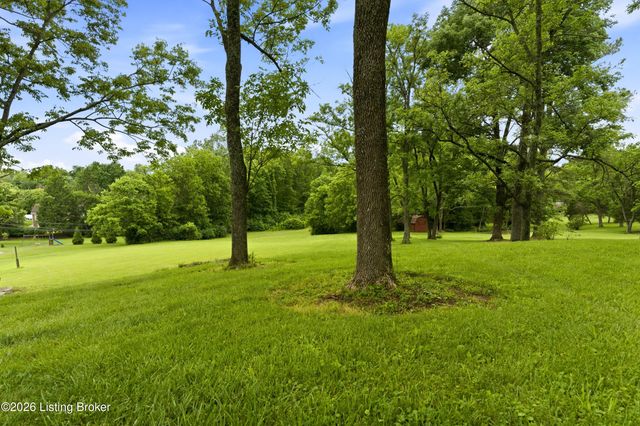 824 N Pope Lick Rd, Louisville, KY 40243