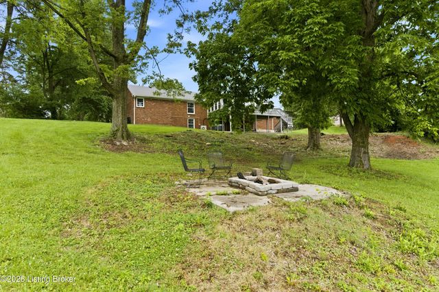 824 N Pope Lick Rd, Louisville, KY 40243