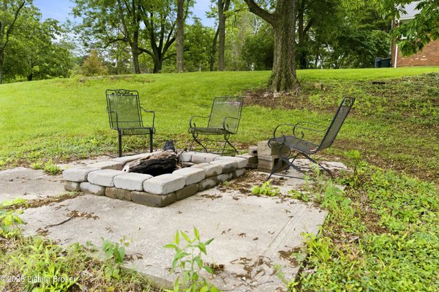 824 N Pope Lick Rd, Louisville, KY 40243