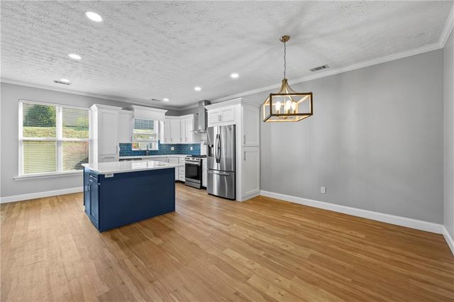 6616 Splashwater Drive, Flowery Branch, GA 30542