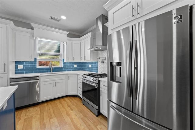 6616 Splashwater Drive, Flowery Branch, GA 30542
