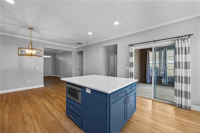 6616 Splashwater Drive, Flowery Branch, GA 30542