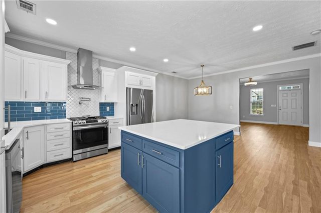 6616 Splashwater Drive, Flowery Branch, GA 30542