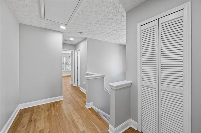6616 Splashwater Drive, Flowery Branch, GA 30542