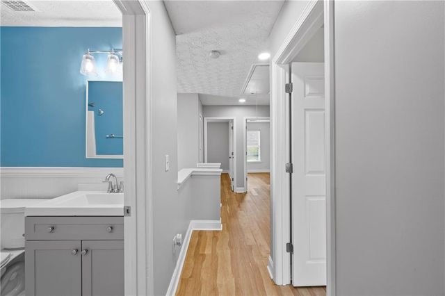 6616 Splashwater Drive, Flowery Branch, GA 30542