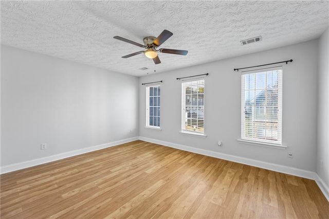 6616 Splashwater Drive, Flowery Branch, GA 30542