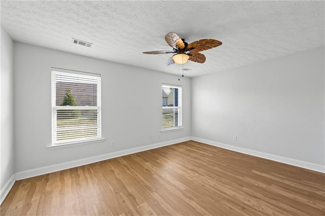 6616 Splashwater Drive, Flowery Branch, GA 30542