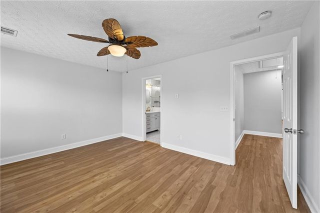 6616 Splashwater Drive, Flowery Branch, GA 30542