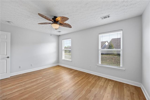 6616 Splashwater Drive, Flowery Branch, GA 30542