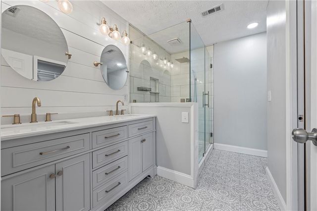 6616 Splashwater Drive, Flowery Branch, GA 30542