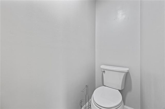 6616 Splashwater Drive, Flowery Branch, GA 30542