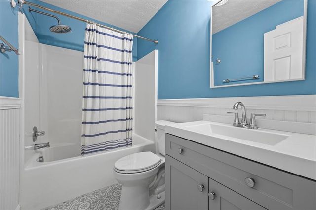 6616 Splashwater Drive, Flowery Branch, GA 30542