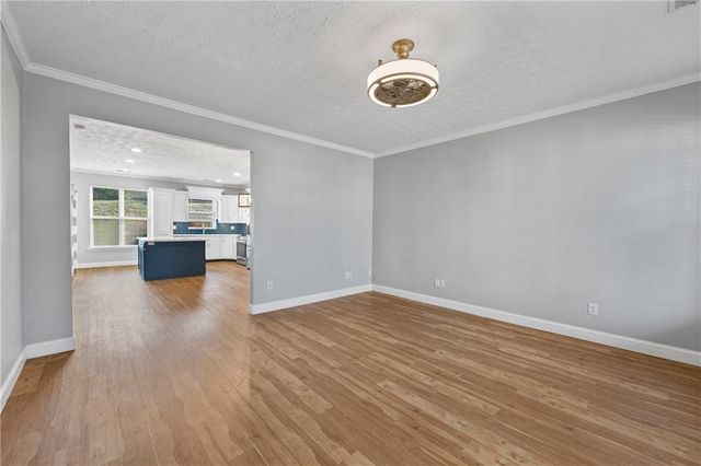 6616 Splashwater Drive, Flowery Branch, GA 30542