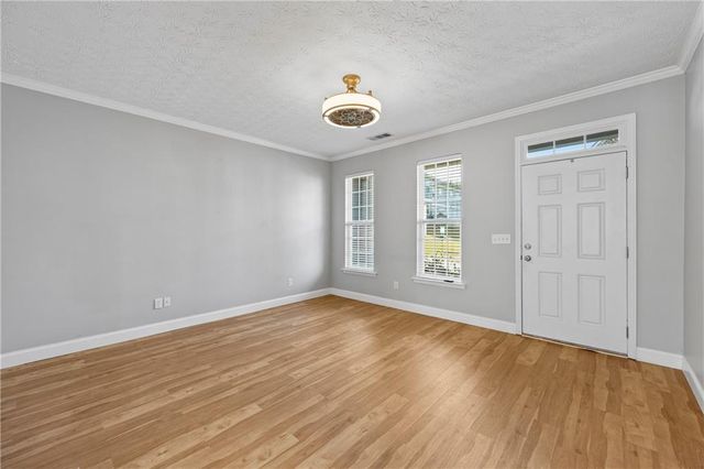 6616 Splashwater Drive, Flowery Branch, GA 30542