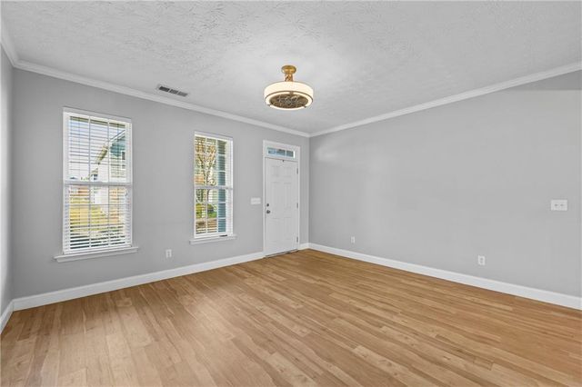 6616 Splashwater Drive, Flowery Branch, GA 30542