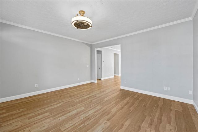 6616 Splashwater Drive, Flowery Branch, GA 30542