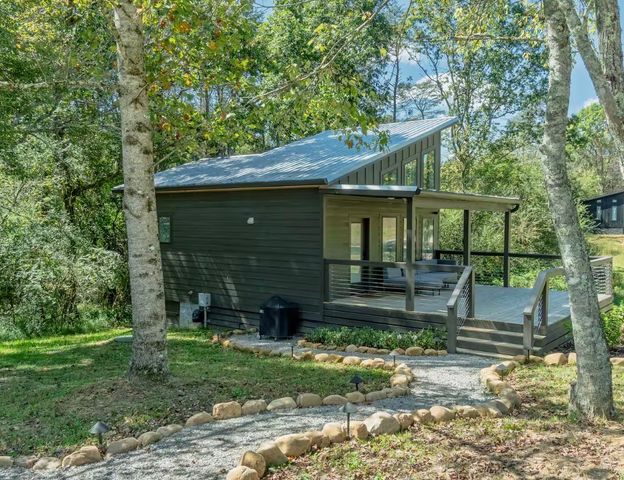87 Dwellings Dr, Tracy City, TN 37387