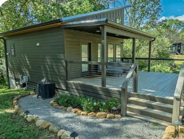 87 Dwellings Dr, Tracy City, TN 37387