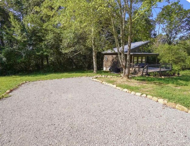 87 Dwellings Dr, Tracy City, TN 37387