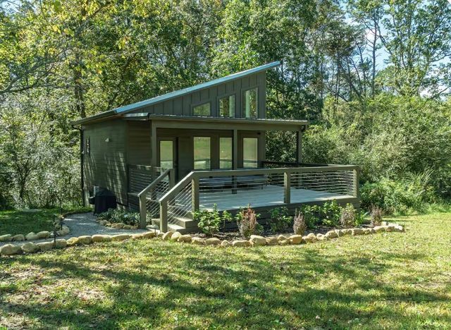 87 Dwellings Dr, Tracy City, TN 37387